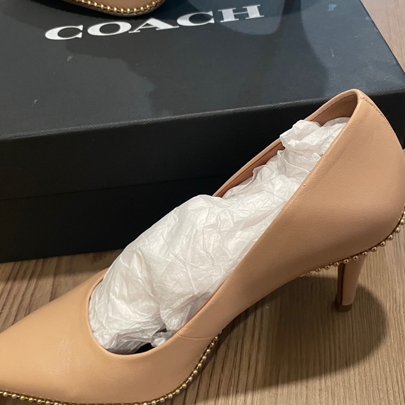 Coach Pump in Orginal Box - Picture 4 of 5